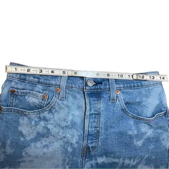 Levi’s 501 High-Rise Bleach Tie-Dye Cutoff Shorts | Raw Hem | Women’s 27 - Picture 3 of 11